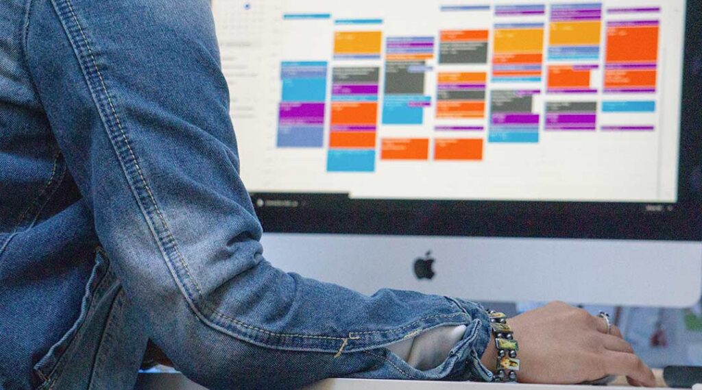Person using Google calendar