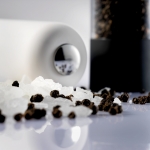 Electric salt and pepper grinder in two-tone rubber black colour