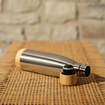 Recycled stainless steel bottle with bamboo lid 750ml silver colour ambient view