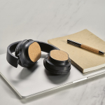 Wireless headphones with cork section and 10m range black colour ambient view