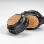 Wireless headphones with cork section and 10m range black colour second detail view