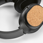 Wireless headphones with cork section and 10m range black colour detail view