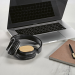 Wireless headphones with bamboo, USB-C charging and 8H battery black colour ambient view