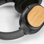 Wireless headphones with bamboo, USB-C charging and 8H battery black colour detail view