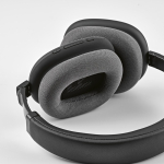 Wireless noise-cancelling headphones with mic black colour detail view