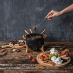 Electric fondue set, precise control, 8-person capacity black colour