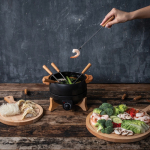 Electric fondue set, precise control, 8-person capacity black colour
