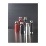 Single-wall stainless steel bottle, bamboo lid, 550ml lifestyle image