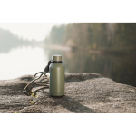 Recycled stainless steel thermal bottle with rope 400ml green colour ambient view 4