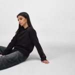 Women’s organic cotton crew neck sweatshirt 300g/m² Waikiki black colour second ambient view