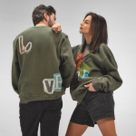 Unisex organic cotton crew neck sweatshirt 340 g/m² Nazaré military green colour ambient view