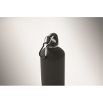 Recycled stainless steel bottle with rubberised finish and carabiner 750 ml black colour third photographic view