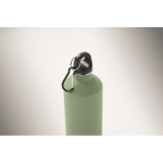 Recycled stainless steel bottle with rubberised finish and carabiner 750 ml mint green colour third photographic view