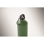 Recycled stainless steel bottle with rubberised finish and carabiner 750 ml dark green colour third photographic view