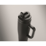 Leakproof recycled stainless steel thermal tumbler with handle and straw 900 ml black colour third photographic view