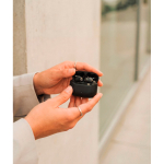 Wireless noise-cancelling earphones 40 mAh black colour ambient view