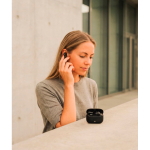 Wireless noise-cancelling earphones 40 mAh black colour ambient view 2