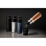 Vacuum insulated anti-drip flask with integrated cup 500 ml taupe colour ambient view