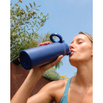 Insulated bottle with MagSafe® magnetic phone ring 710 ml Ringo Pro bondi blue colour ambient view 3