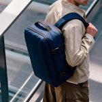 Water-resistant recycled plastic cabin backpack for 17” navy-blue colour