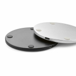 Magnetic wireless charger in recycled aluminium with USB-C and 15W detail view