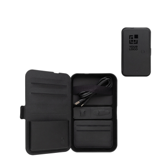 Travel pouch in recycled materials with 3-in-1 charging