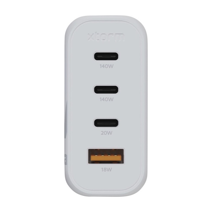 Charger plug with 4 ports and maximum power of 140W