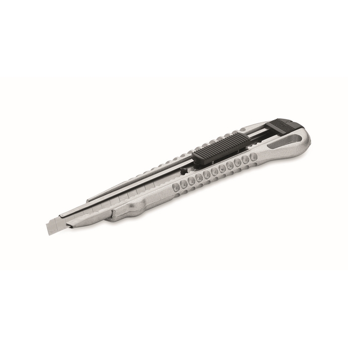 Retractable aluminium cutter with 13 carbon steel blades
