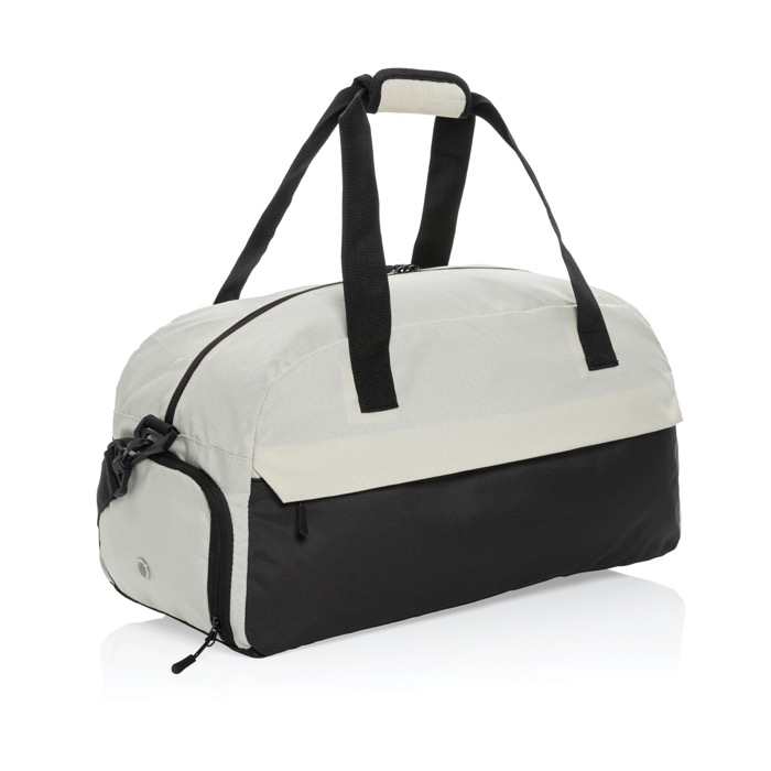 Spacious RPET travel bag with front pocket