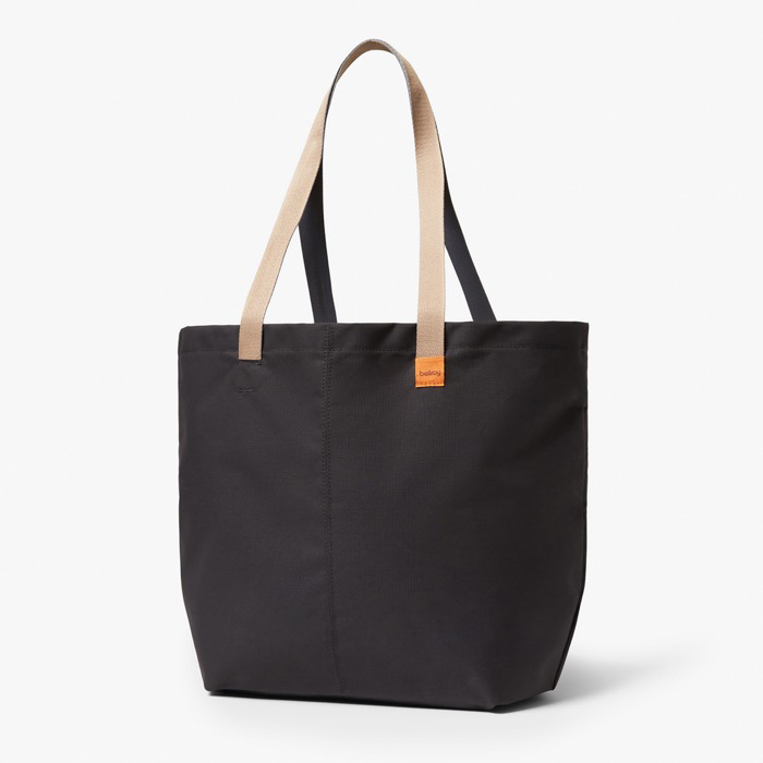 Tote bag with inner pockets and 15 L capacity