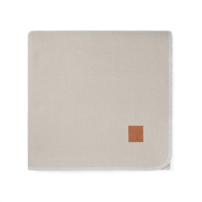 Recycled polyester blanket with exceptional softness, 320 g/m²