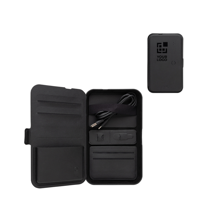 Travel pouch in recycled materials with 3-in-1 charging