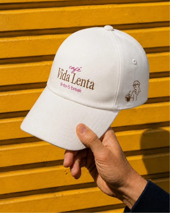 Cotton cap with buckle, 260 g/m²